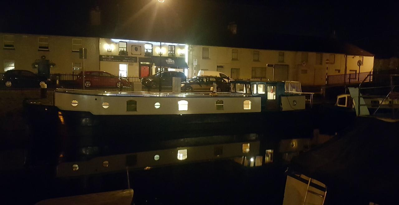 Roisin Dubh Houseboat 5* Sallins