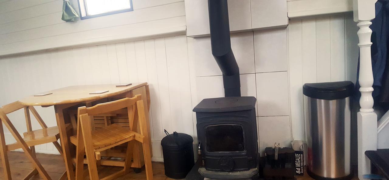 Roisin Dubh Houseboat 5* Sallins