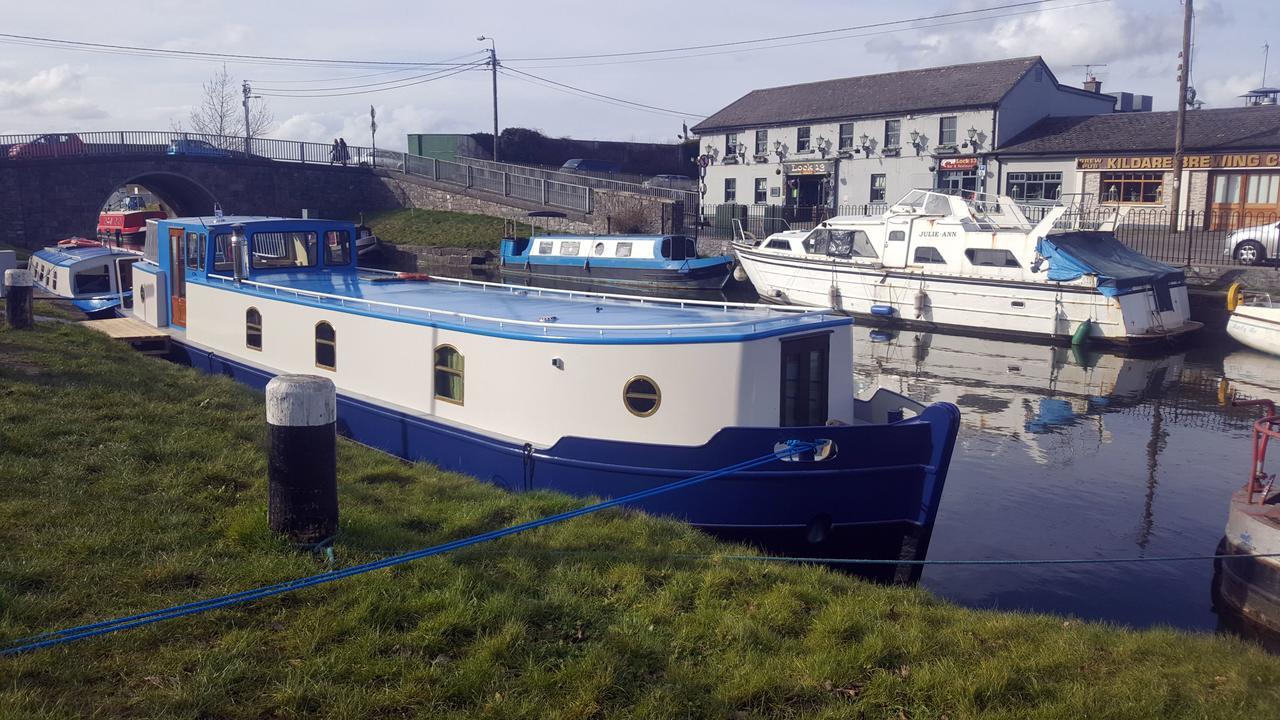 Roisin Dubh Houseboat 5*