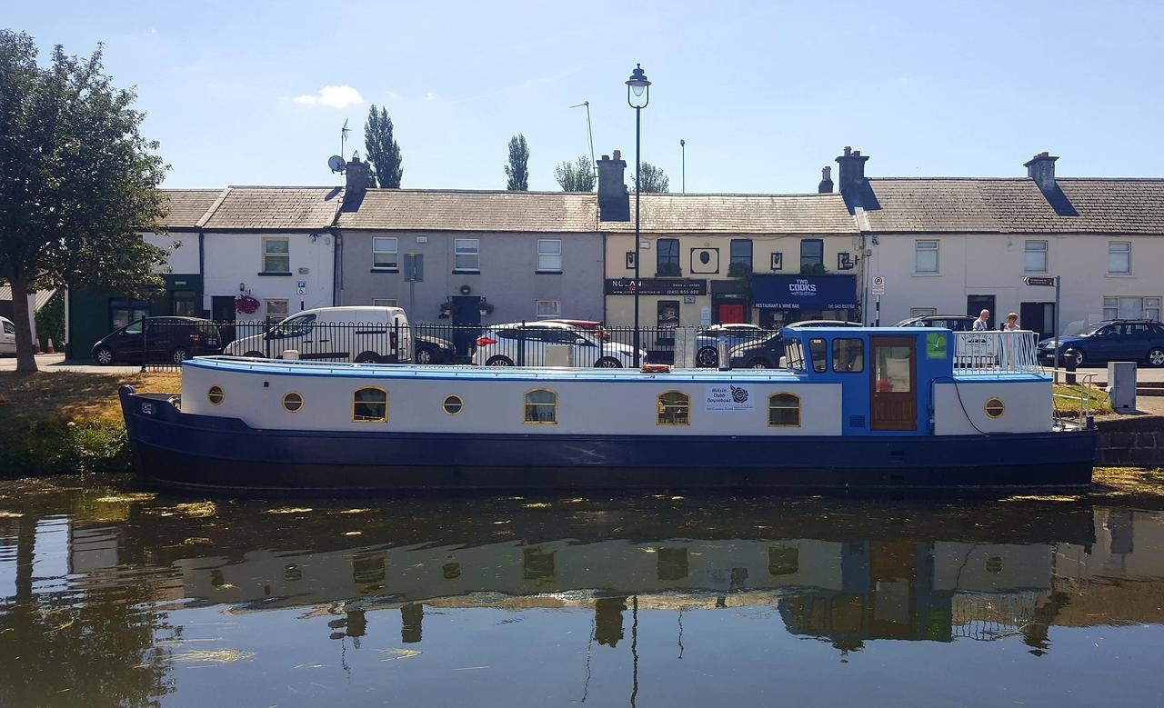 Botel Roisin Dubh Houseboat